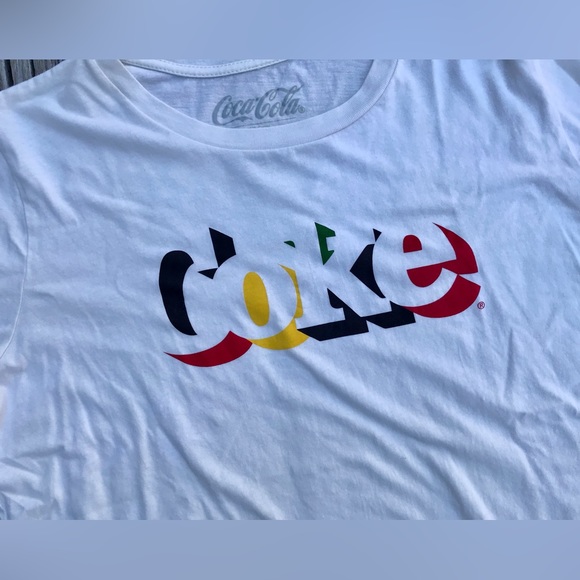 2/$10 Ladies 2XL COCA COLA Coke Off White Cream Graphic Logo Tshirt Fitted Tee - Picture 2 of 9